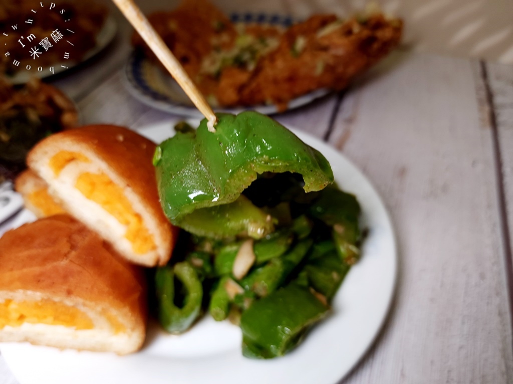 豆豆炸物鹽酥雞┃永和鹽酥雞。蔥蒜加下去超給力，品項選擇多!可先致電預約免久候