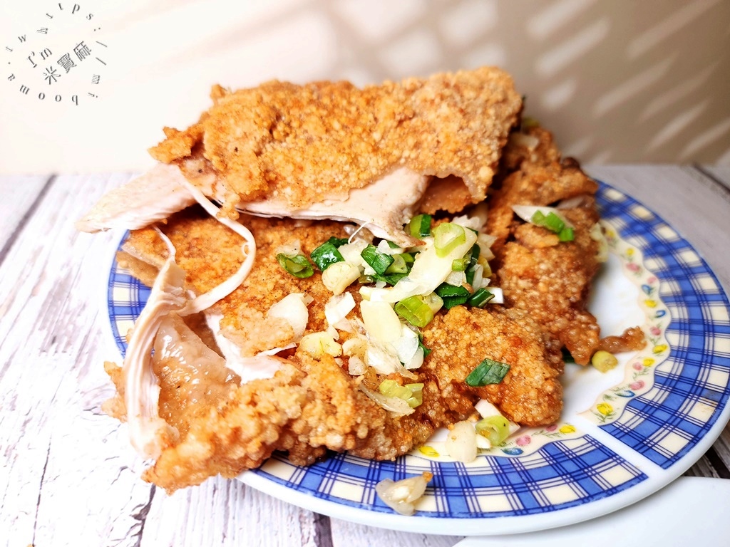 豆豆炸物鹽酥雞┃永和鹽酥雞。蔥蒜加下去超給力，品項選擇多!可先致電預約免久候