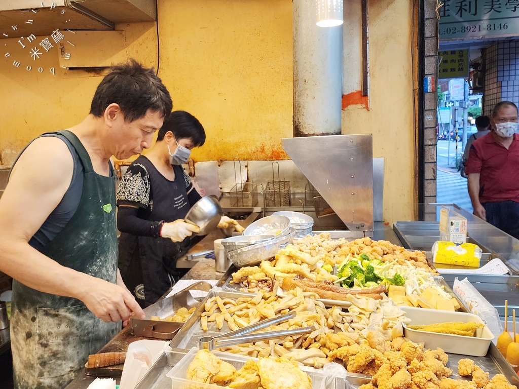 豆豆炸物鹽酥雞┃永和鹽酥雞。蔥蒜加下去超給力，品項選擇多!可先致電預約免久候