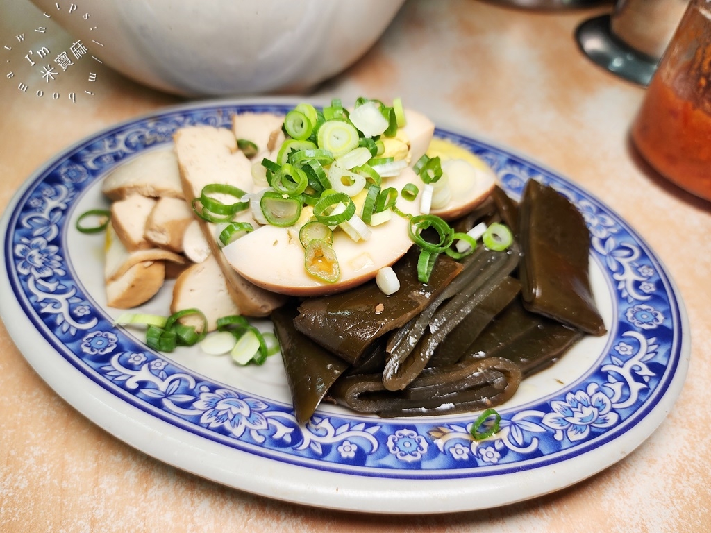 濟南牛肉麵┃台北牛肉麵。牛肉存在感超霸氣，半筋半肉點起來，加上紅燒湯頭有夠過癮的