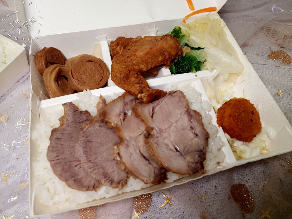 六九盒餐┃萬華美食。餐點選擇多，現點現炸料理有水平!生意也是特別好