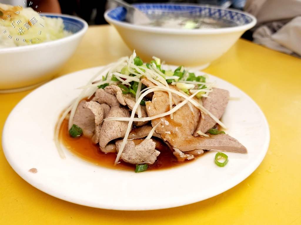 中義街乾麵┃新莊美食。在地30年老店，烏醋乾麵一定要吃，當男人變愛時拍攝場景