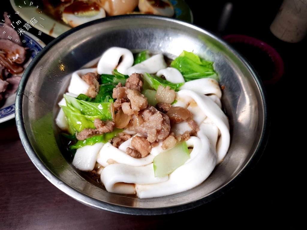 鄉下人豬血湯┃永和美食。晚餐宵夜來這吃!豬血大塊料多滿足，近40年老店樸實好味道