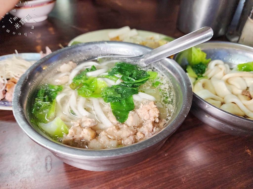 鄉下人豬血湯┃永和美食。晚餐宵夜來這吃!豬血大塊料多滿足，近40年老店樸實好味道