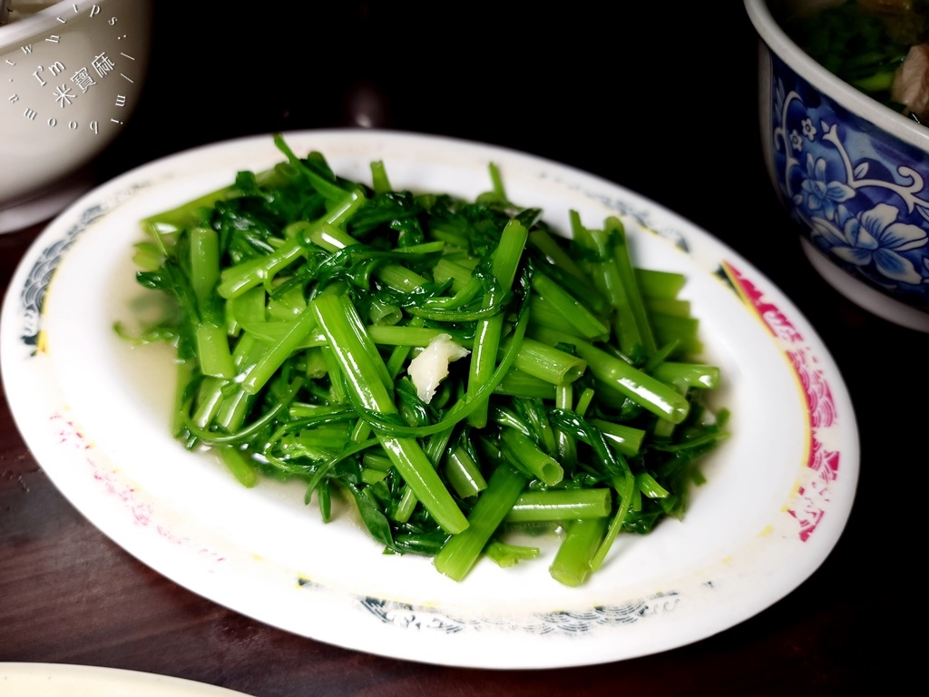 鄉下人豬血湯┃永和美食。晚餐宵夜來這吃!豬血大塊料多滿足，近40年老店樸實好味道