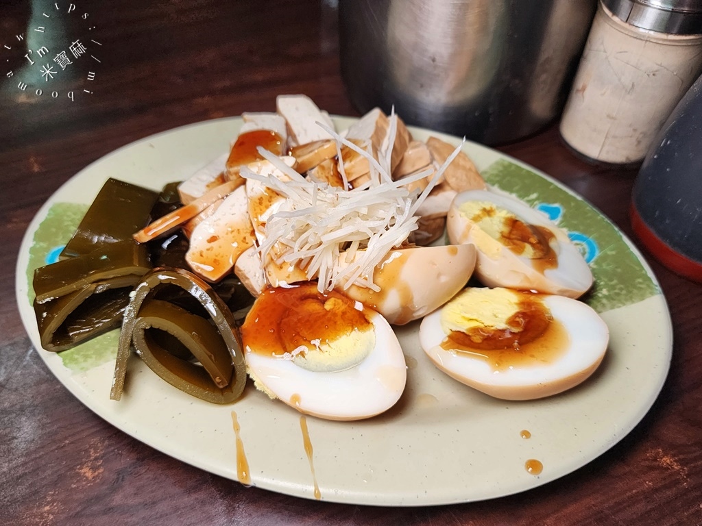 鄉下人豬血湯┃永和美食。晚餐宵夜來這吃!豬血大塊料多滿足，近40年老店樸實好味道