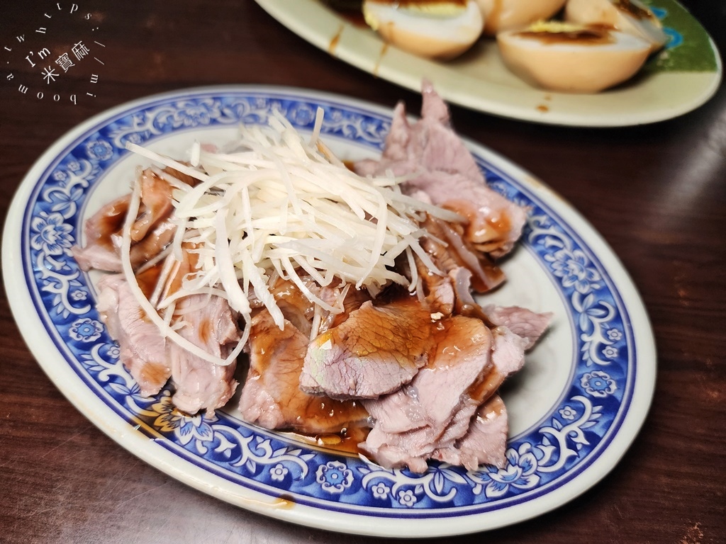 鄉下人豬血湯┃永和美食。晚餐宵夜來這吃!豬血大塊料多滿足，近40年老店樸實好味道