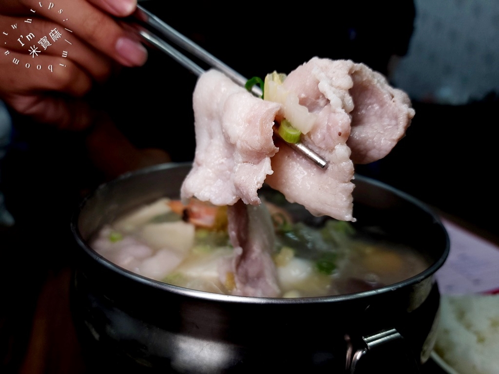 聚香園北方麵食館┃永和美食。在地人都愛的北方料理館，必點酸菜白肉鍋、炒餅及湯包