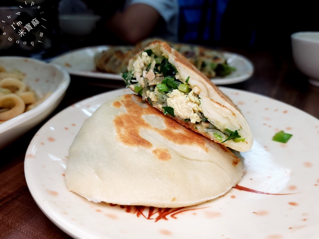 聚香園北方麵食館┃永和美食。在地人都愛的北方料理館，必點酸菜白肉鍋、炒餅及湯包