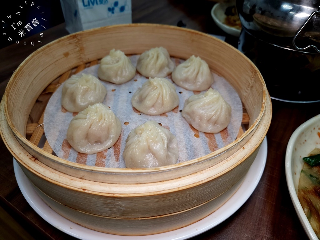 聚香園北方麵食館┃永和美食。在地人都愛的北方料理館，必點酸菜白肉鍋、炒餅及湯包