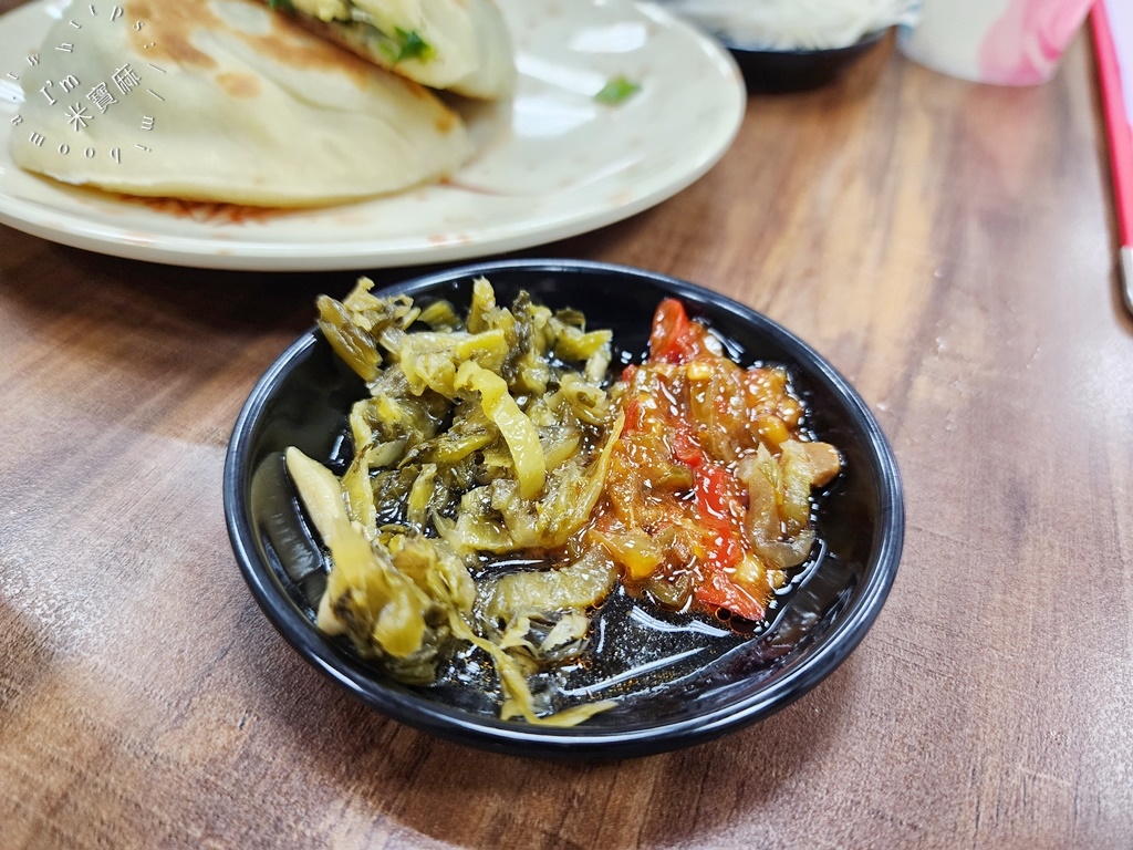 聚香園北方麵食館┃永和美食。在地人都愛的北方料理館，必點酸菜白肉鍋、炒餅及湯包