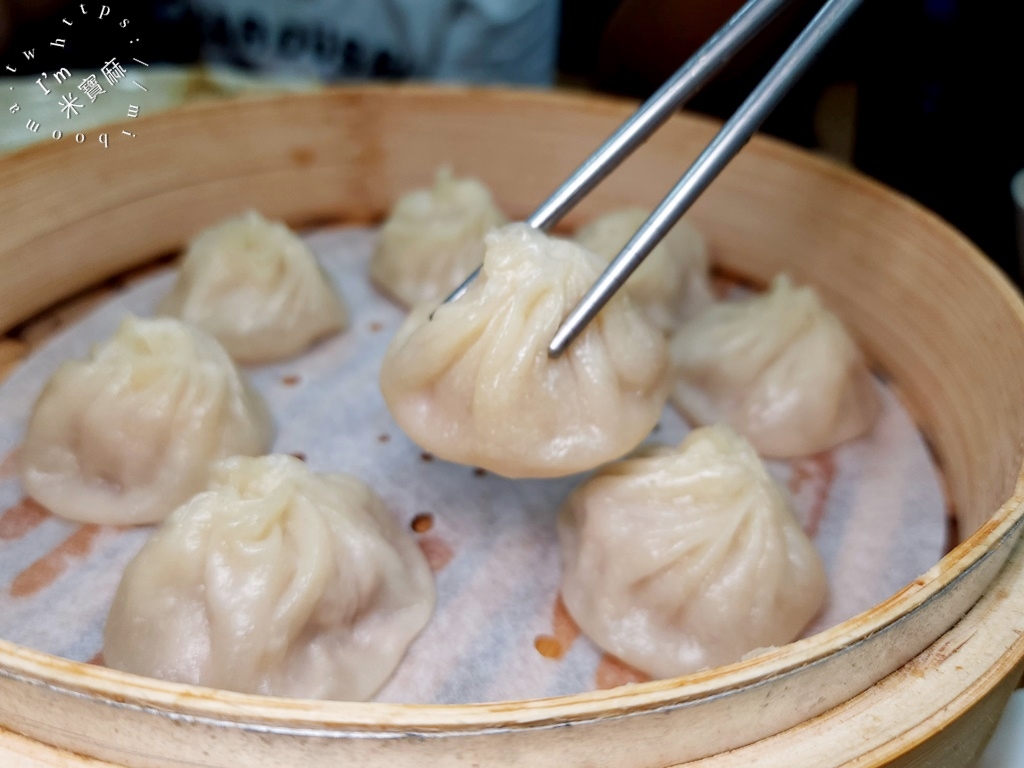 聚香園北方麵食館┃永和美食。在地人都愛的北方料理館，必點酸菜白肉鍋、炒餅及湯包