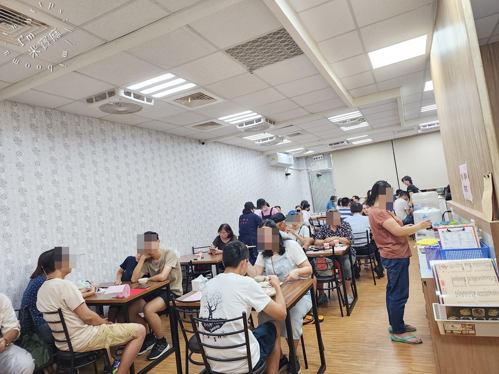 聚香園北方麵食館┃永和美食。在地人都愛的北方料理館，必點酸菜白肉鍋、炒餅及湯包