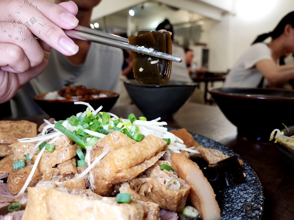 來來廖家四十年老味道┃永和美食。市場巷弄老字號小吃，滷菜黑白切，經典芋頭貢丸可別錯過了