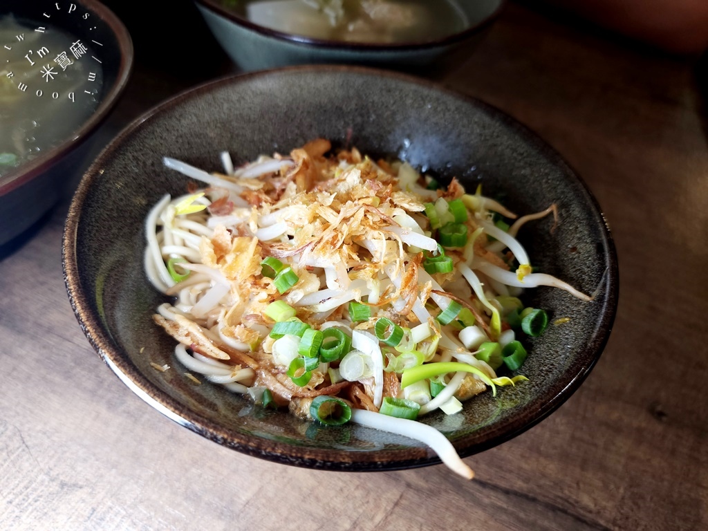 來來廖家四十年老味道┃永和美食。市場巷弄老字號小吃，滷菜黑白切，經典芋頭貢丸可別錯過了