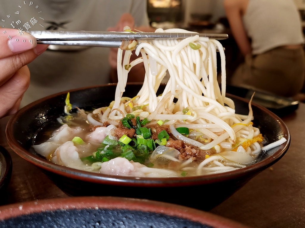 來來廖家四十年老味道┃永和美食。市場巷弄老字號小吃，滷菜黑白切，經典芋頭貢丸可別錯過了