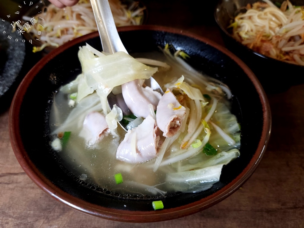 來來廖家四十年老味道┃永和美食。市場巷弄老字號小吃，滷菜黑白切，經典芋頭貢丸可別錯過了