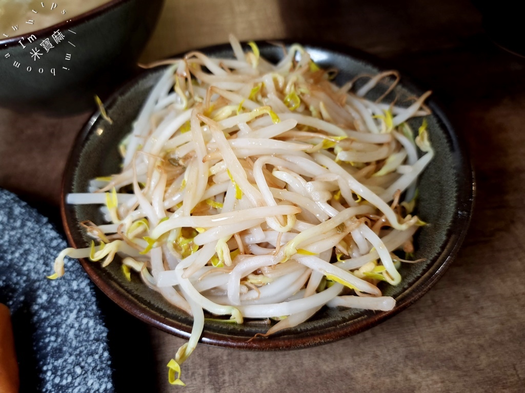 來來廖家四十年老味道┃永和美食。市場巷弄老字號小吃，滷菜黑白切，經典芋頭貢丸可別錯過了