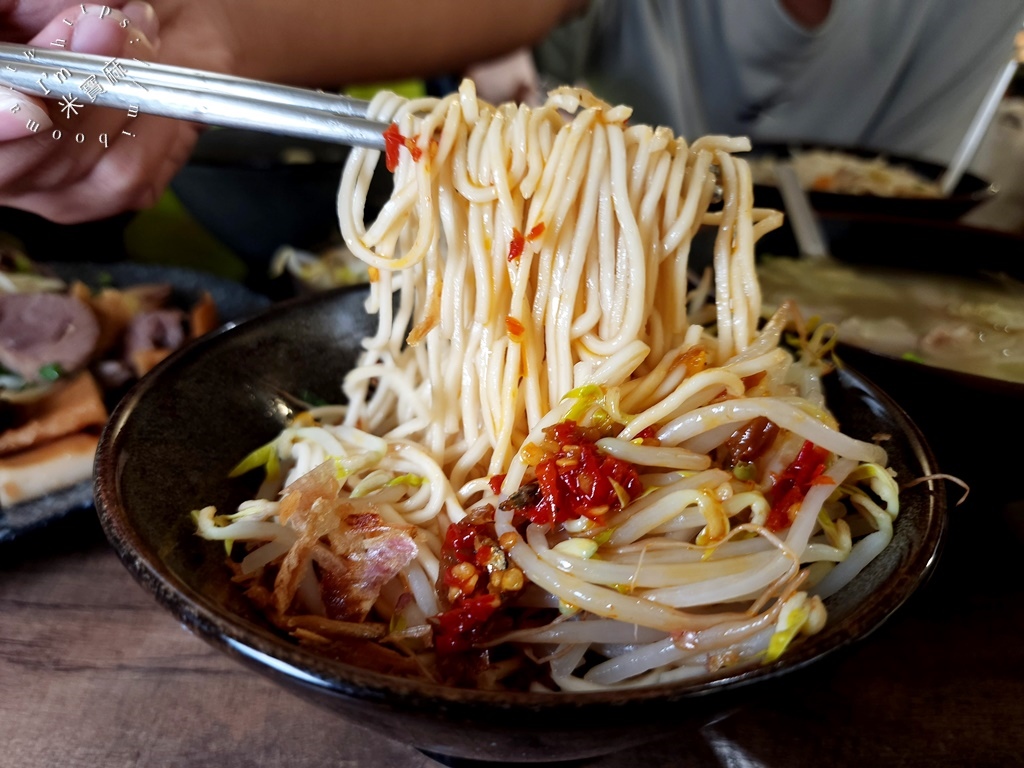 來來廖家四十年老味道┃永和美食。市場巷弄老字號小吃，滷菜黑白切，經典芋頭貢丸可別錯過了