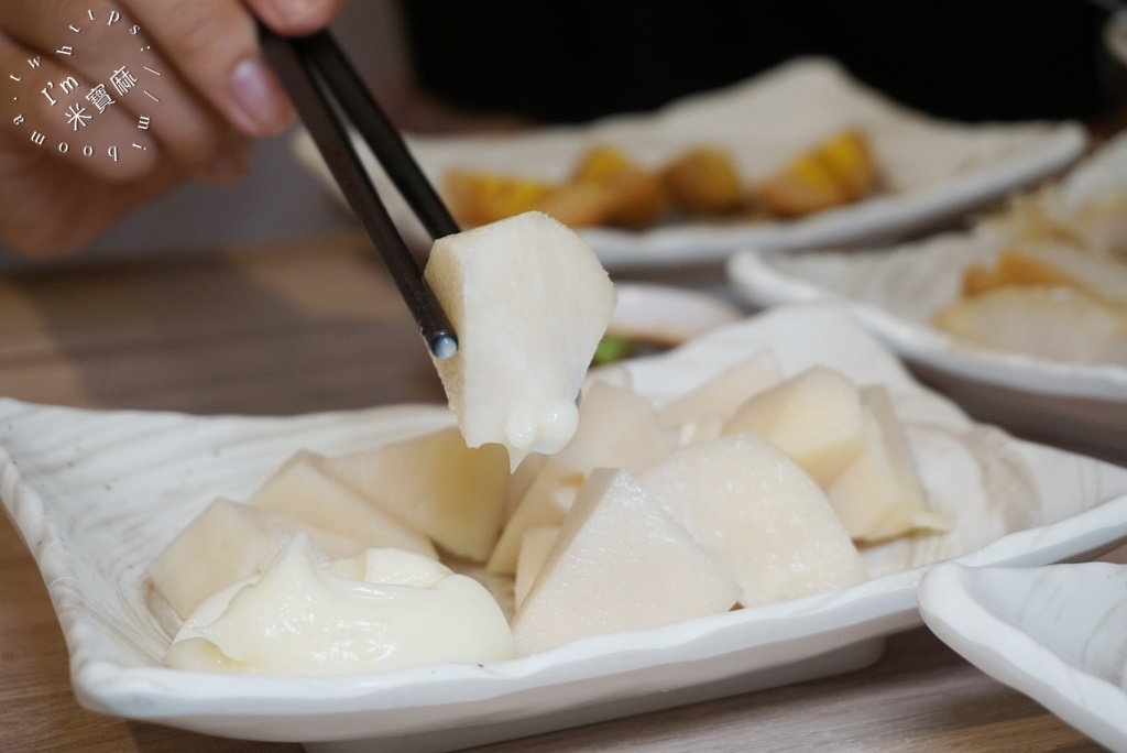 七張米粉湯┃新店區美食 新店區宵夜。在地經典必吃米粉湯，綜合煎有夠大盤，吃過的都說好