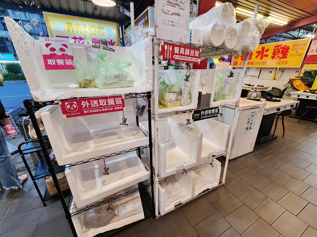 七張米粉湯┃新店區美食 新店區宵夜。在地經典必吃米粉湯，綜合煎有夠大盤，吃過的都說好