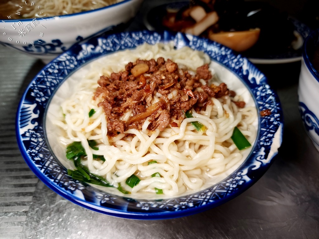 姐妹汕頭麵┃萬華美食。傳統古早自製汕頭麵，黑白切來一份，早上就能吃到