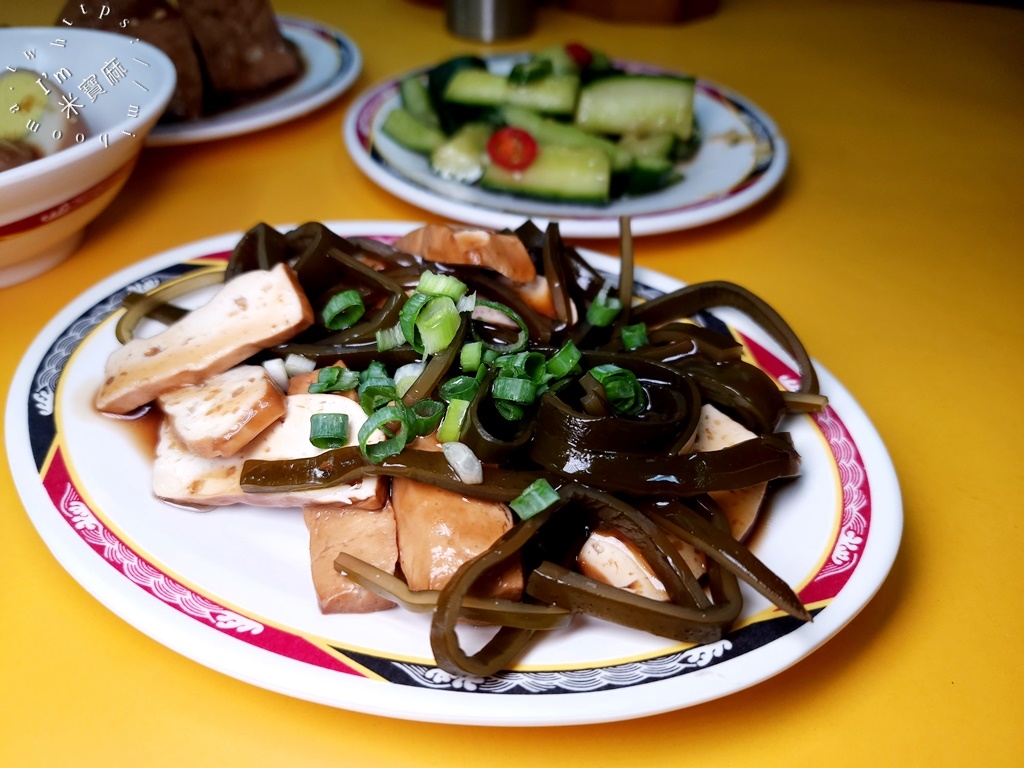 竹林麵店┃永和美食。在地人激推必吃麵食，黑白切小菜多樣選擇!