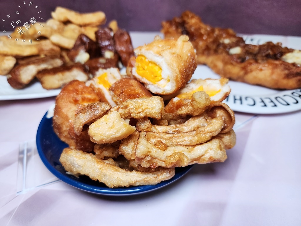 180度C蜜酥雞排┃萬華美食。蜜酥雞排帶醬汁風味有夠厲害，平價又好吃，不想等就先電話預約