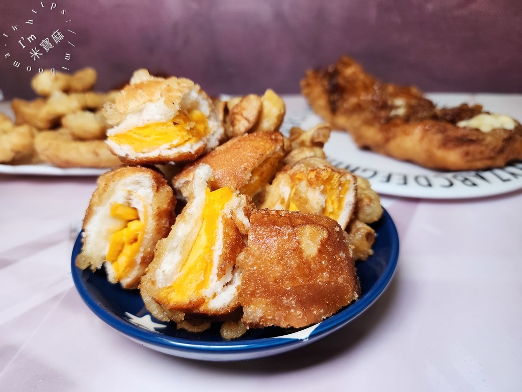 180度C蜜酥雞排┃萬華美食。蜜酥雞排帶醬汁風味有夠厲害，平價又好吃，不想等就先電話預約