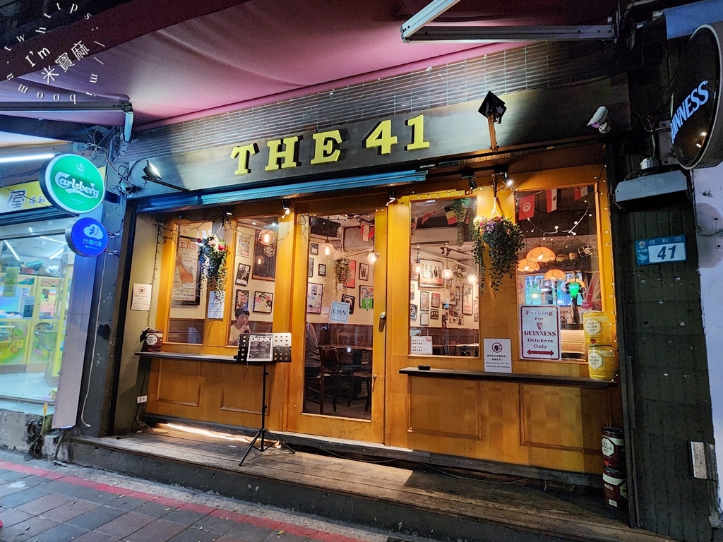 The 41 Bistro 英式餐酒館┃永和餐酒館，喝到飽 。以杯換杯喝到飽方案太划算了，LIVE演唱把氛圍拉到最高點