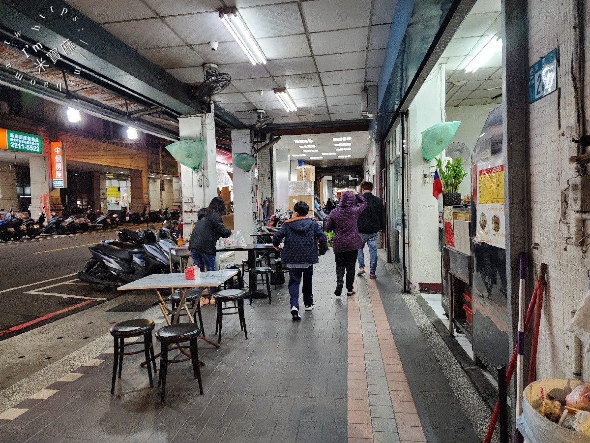 正宗上海菜飯┃新店美食。排骨菜飯、燻魚菜飯都正點，黃豆湯經典好喝，爆汁豆干一吃愛上