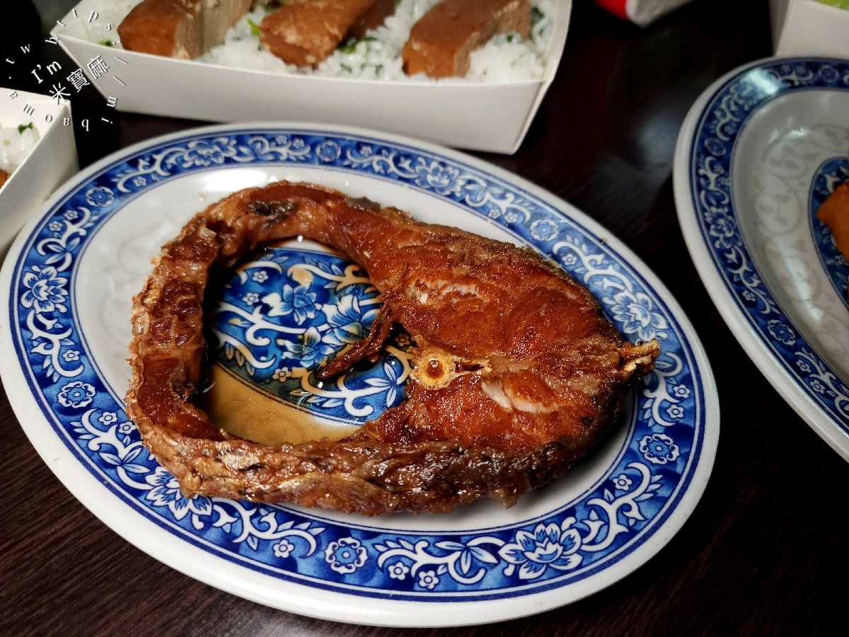 正宗上海菜飯┃新店美食。排骨菜飯、燻魚菜飯都正點，黃豆湯經典好喝，爆汁豆干一吃愛上