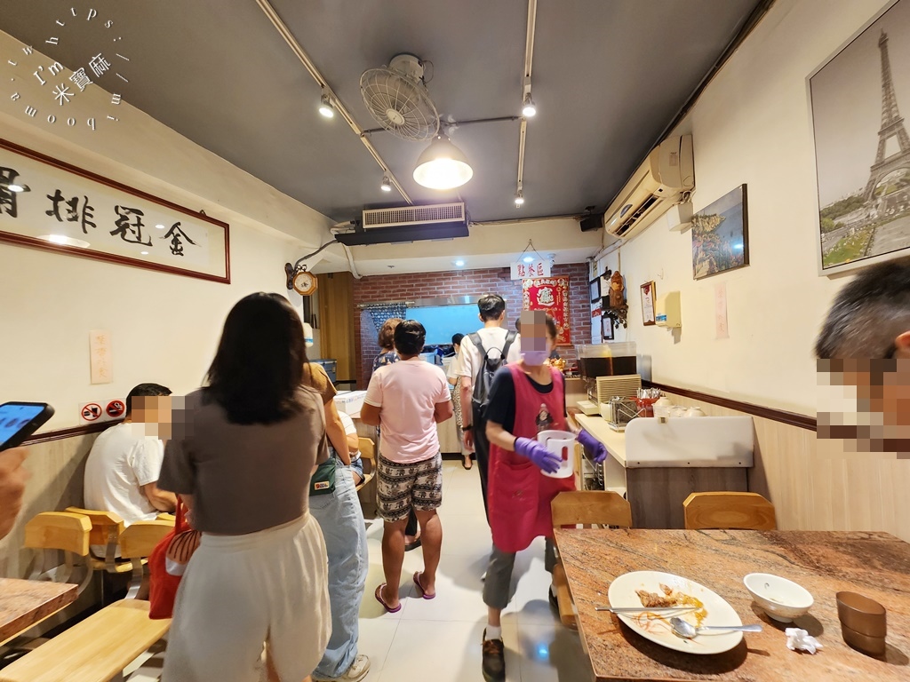 金冠排骨┃板橋美食。在地30年老字號便當，排骨飯、雞腿飯必點，配菜也很不錯