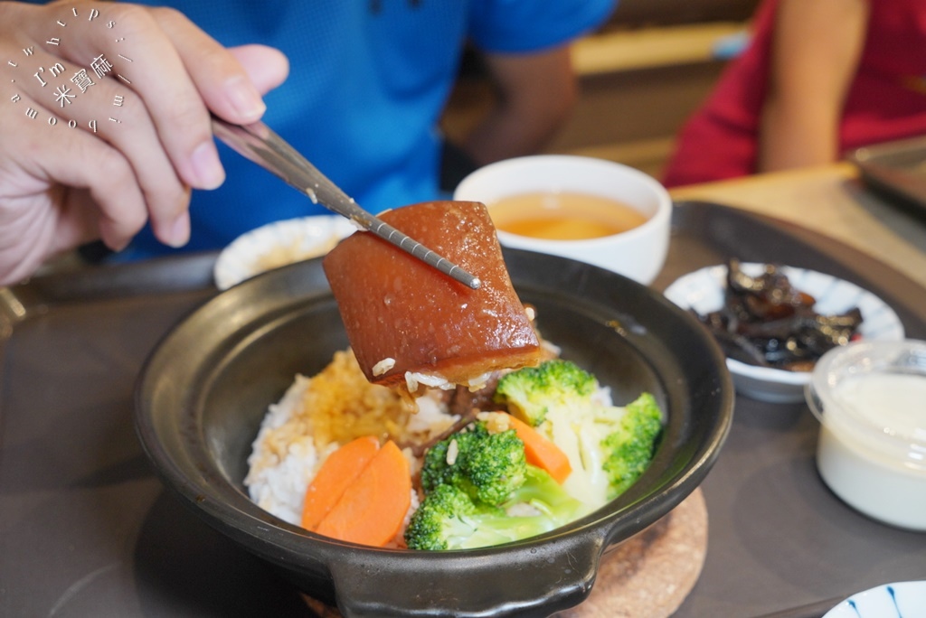 占元府┃北車牛肉麵。功夫菜料理一個人就能吃!白帶魚中腹炊粉用料紮實、東坡肉軟嫩入口即化