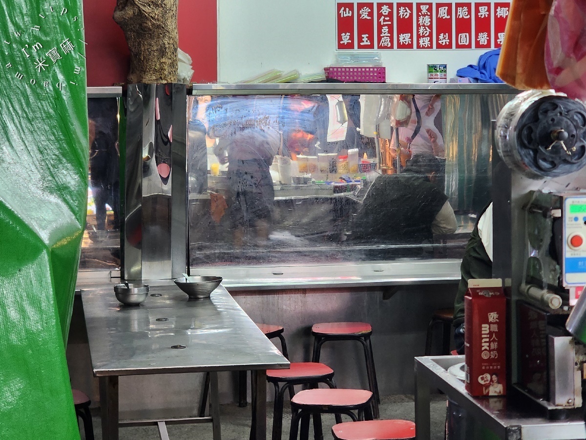 如意黑糖挫冰┃南機場夜市美食。豆漿紅茶1000cc平價又大杯，豆花冰品多選擇