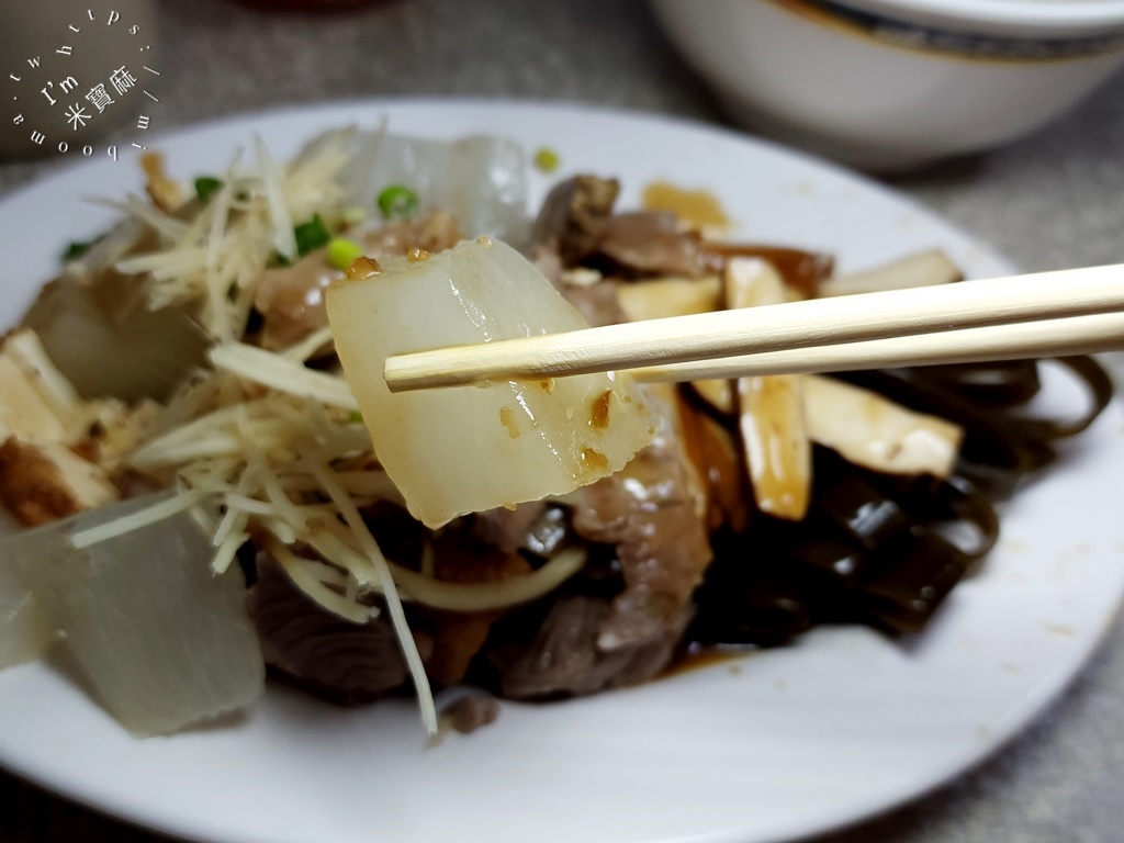 69年老店麵攤米粉湯┃台北美食。藏超深巷弄米粉湯，湯頭真的是有厲害!黑白切也很正點