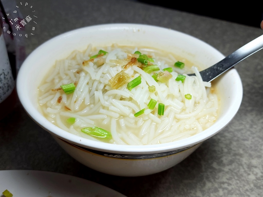 69年老店麵攤米粉湯┃台北美食。藏超深巷弄米粉湯，湯頭真的是有厲害!黑白切也很正點