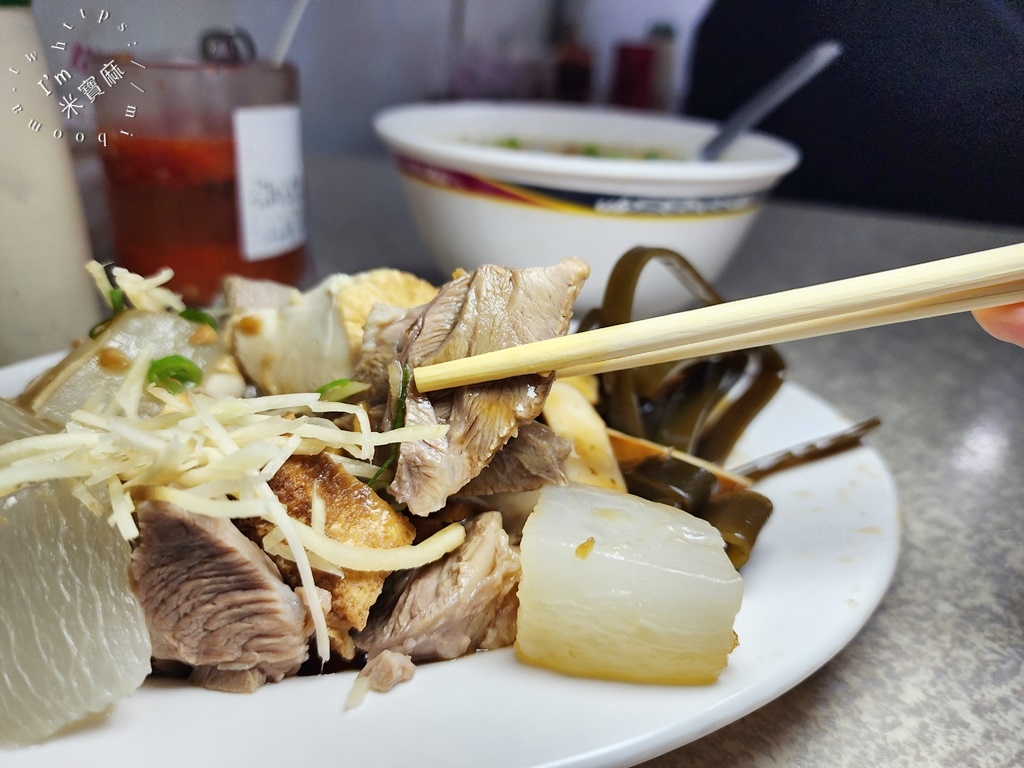 69年老店麵攤米粉湯┃台北美食。藏超深巷弄米粉湯，湯頭真的是有厲害!黑白切也很正點