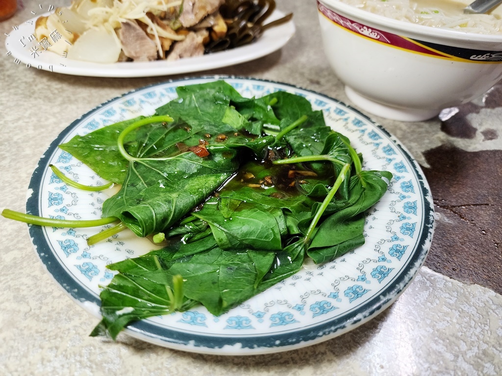 69年老店麵攤米粉湯┃台北美食。藏超深巷弄米粉湯，湯頭真的是有厲害!黑白切也很正點