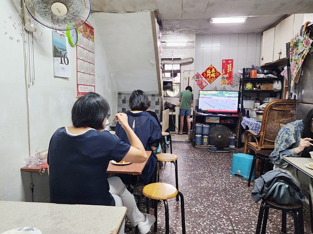 69年老店麵攤米粉湯┃台北美食。藏超深巷弄米粉湯，湯頭真的是有厲害!黑白切也很正點