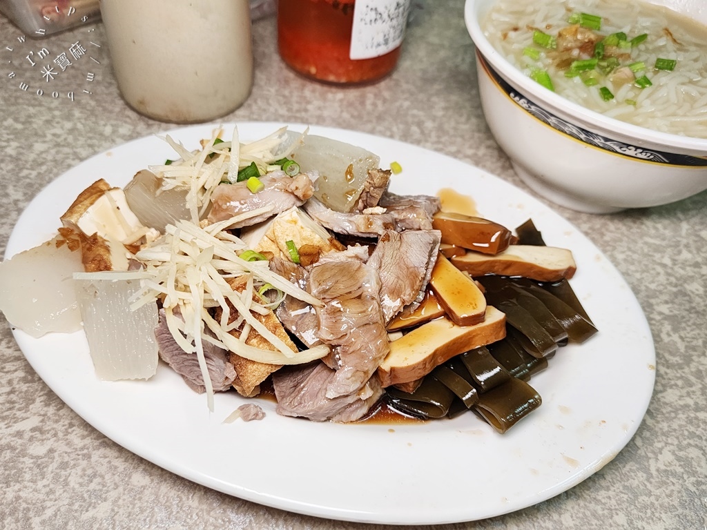 69年老店麵攤米粉湯┃台北美食。藏超深巷弄米粉湯，湯頭真的是有厲害!黑白切也很正點