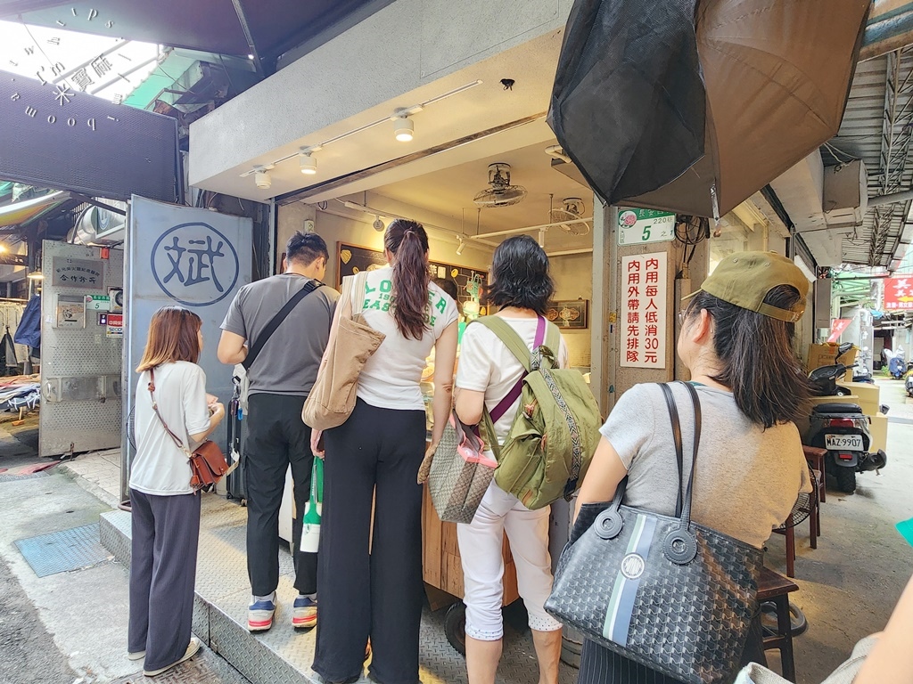 阿斌芋圓┃台北美食。在台北就能吃到九份賴阿婆芋圓，買兩碗還百元有找太佛心