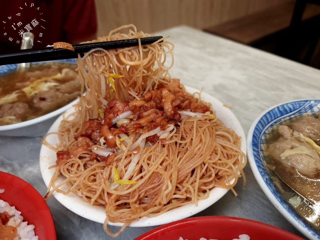 大胖肉焿景新店┃南勢角美食。在地40年老字號小吃，膠質滿滿滷肉飯一定要點，肉羹湯內用可續湯，早餐到晚餐都有