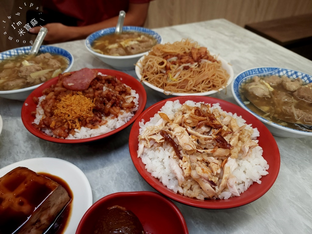 大胖肉焿景新店┃南勢角美食。在地40年老字號小吃，膠質滿滿滷肉飯一定要點，肉羹湯內用可續湯，早餐到晚餐都有