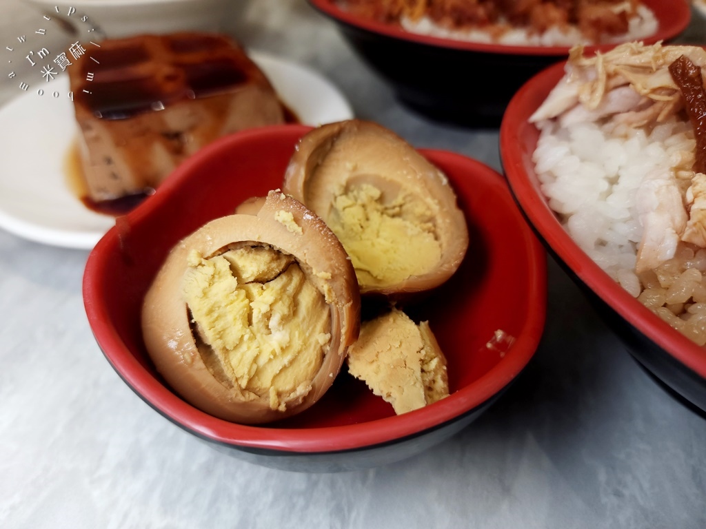 大胖肉焿景新店┃南勢角美食。在地40年老字號小吃，膠質滿滿滷肉飯一定要點，肉羹湯內用可續湯，早餐到晚餐都有