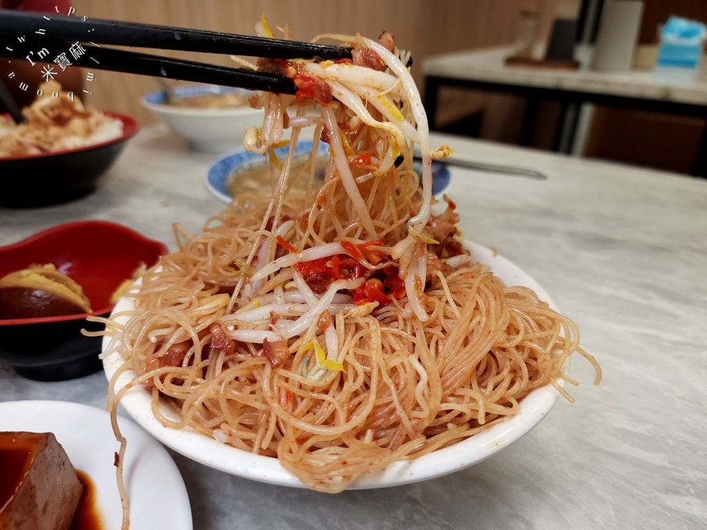 大胖肉焿景新店┃南勢角美食。在地40年老字號小吃，膠質滿滿滷肉飯一定要點，肉羹湯內用可續湯，早餐到晚餐都有