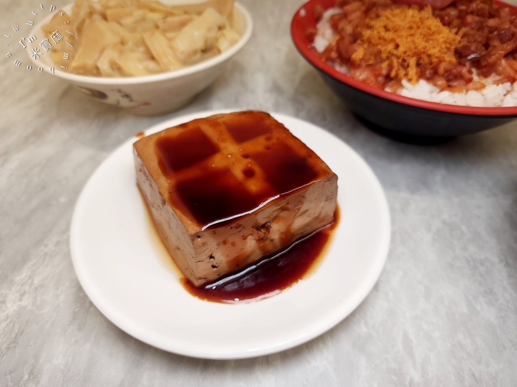 大胖肉焿景新店┃南勢角美食。在地40年老字號小吃，膠質滿滿滷肉飯一定要點，肉羹湯內用可續湯，早餐到晚餐都有