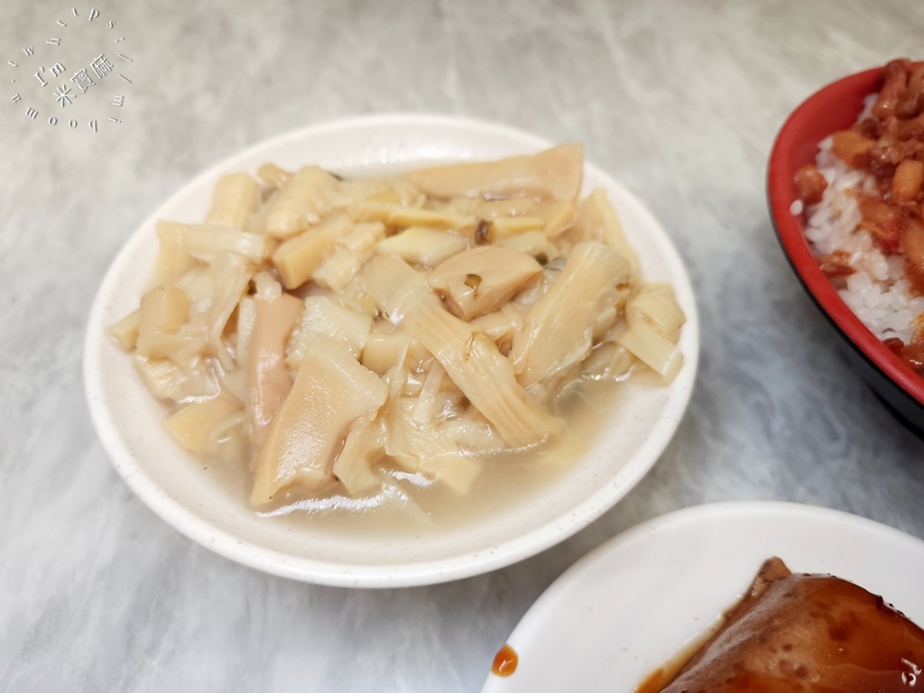 大胖肉焿景新店┃南勢角美食。在地40年老字號小吃，膠質滿滿滷肉飯一定要點，肉羹湯內用可續湯，早餐到晚餐都有