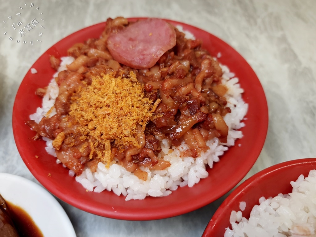 大胖肉焿景新店┃南勢角美食。在地40年老字號小吃，膠質滿滿滷肉飯一定要點，肉羹湯內用可續湯，早餐到晚餐都有