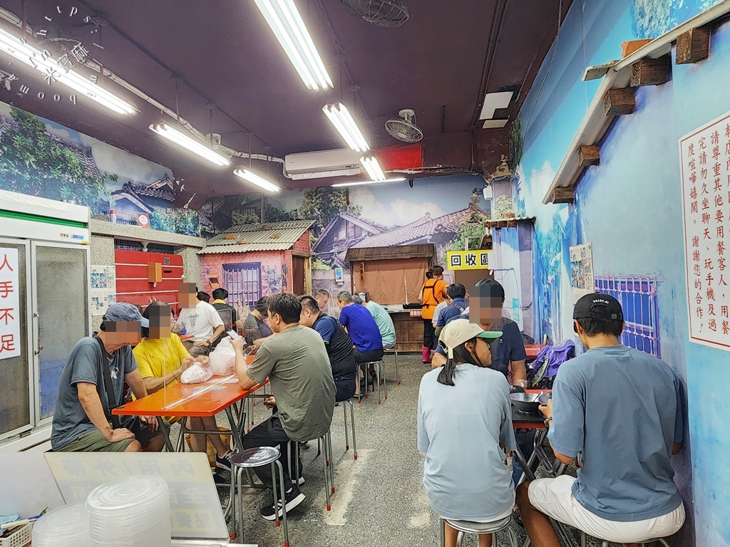 呷二嘴┃台北美食。料多實在、在地一甲子米苔目冰，平日也是人潮滿座